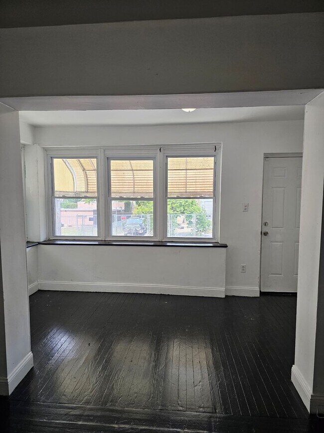 Foto del edificio - End Unit - Elmwood Park