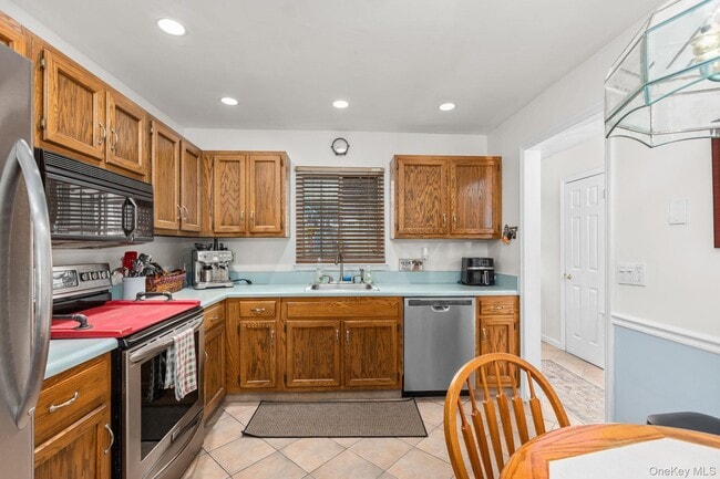 Building Photo - 702 Somerset Knoll