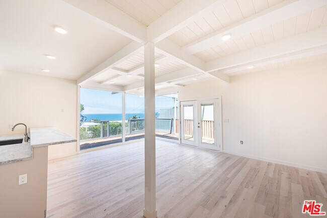 Building Photo - 7273 Birdview Ave