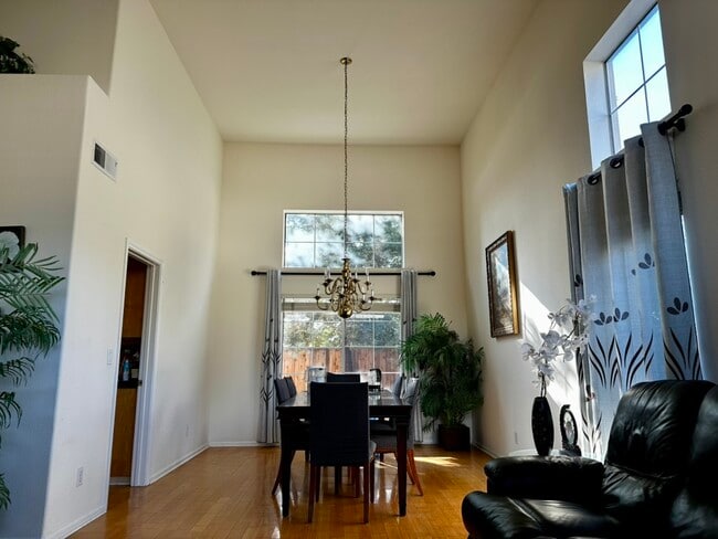 Building Photo - 41077 Pementel Ct