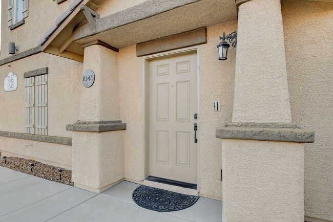Foto del edificio - Stunning 3 Bed Home with Loft, Den & Upgraded Kitchen
