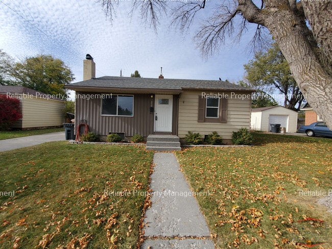 Building Photo - 350 Holbrook Dr
