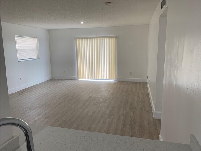 Foto del edificio - 4121 Stirling Rd