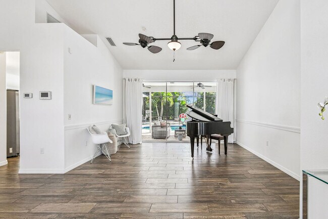 Foto del edificio - 423 Bellini Cir