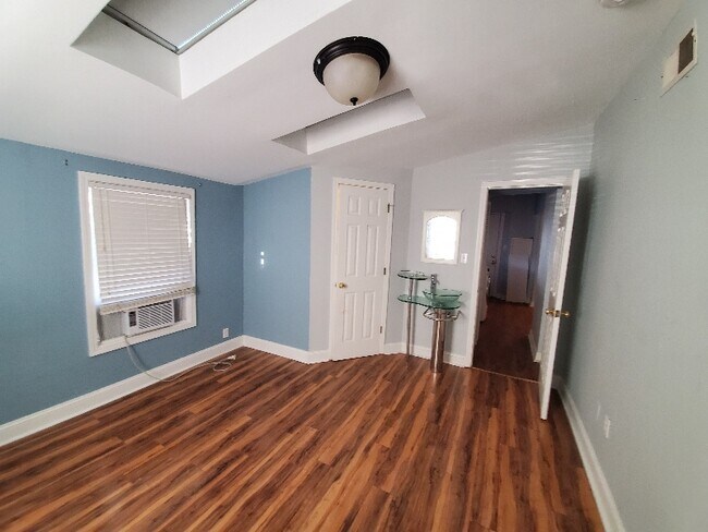 Foto del edificio - 1043 Crescent Ave