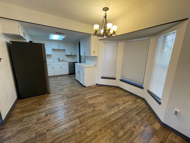 Foto del edificio - 112 Brookway Dr