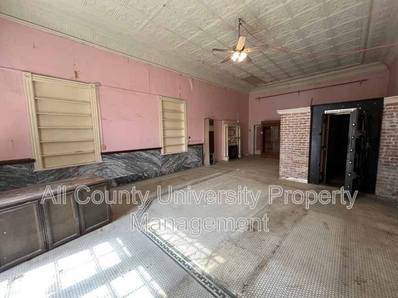 Building Photo - 112 NE 1st St