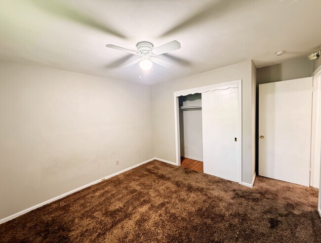 Foto del edificio - 8422 Travis Ln