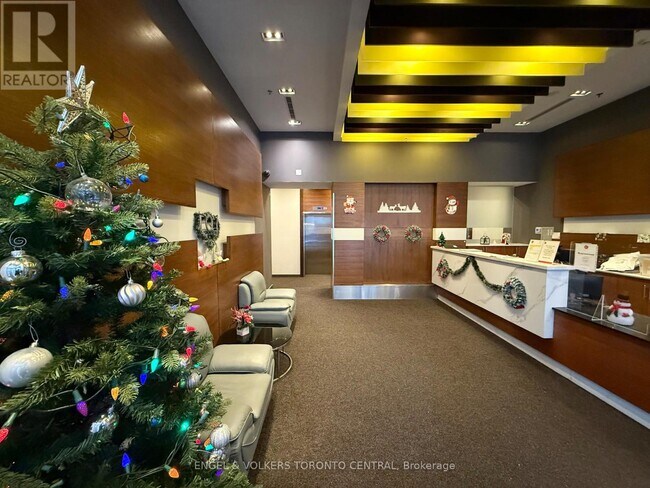 Photo du bâtiment - 70 Town Centre Court