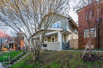 Building Photo - 1448 Summit St