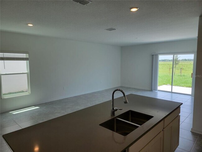 Building Photo - 668 Daring Dr