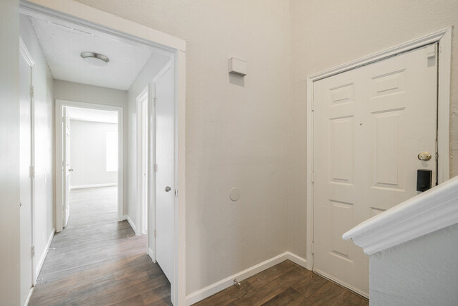 Building Photo - Wyngate Townhomes 3924W