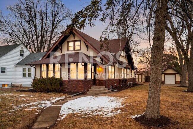 Foto del edificio - Available July 1st 5 Bedroom 2 Bath Single Family Home in Robbinsdale