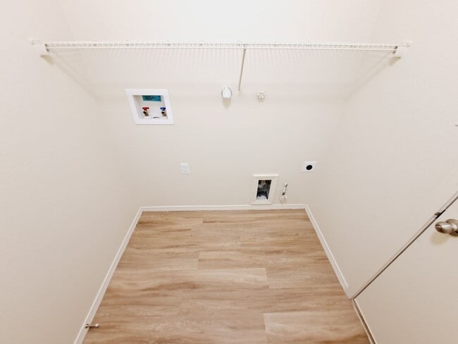 Building Photo - Super cute 3 bed 2 bath home in Huning Ranch. MOVE IN SPECIAL! 1/2 OFF 2ND MONTHS RENT!