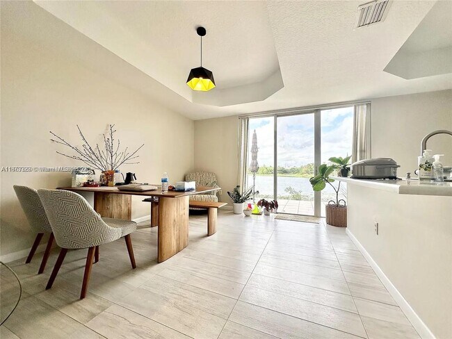 Foto del edificio - 10679 SW 6th St