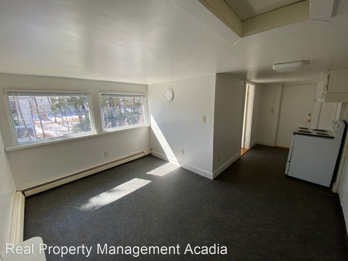 2 br, 1 bath House 36 Freemont St. Apt 3 House Rental in Bangor