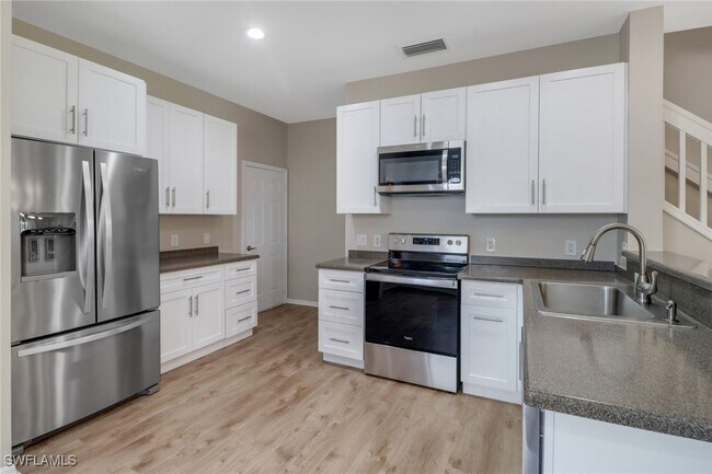 Foto del edificio - 815 Hampton Cir