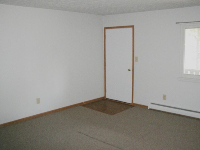 Building Photo - 74 1st St SE, Barberton Ohio 44203 Apt 06