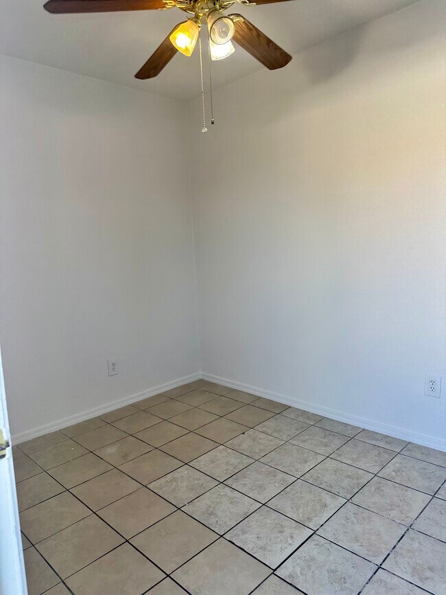 Foto del edificio - 3648 W Cheryl Dr