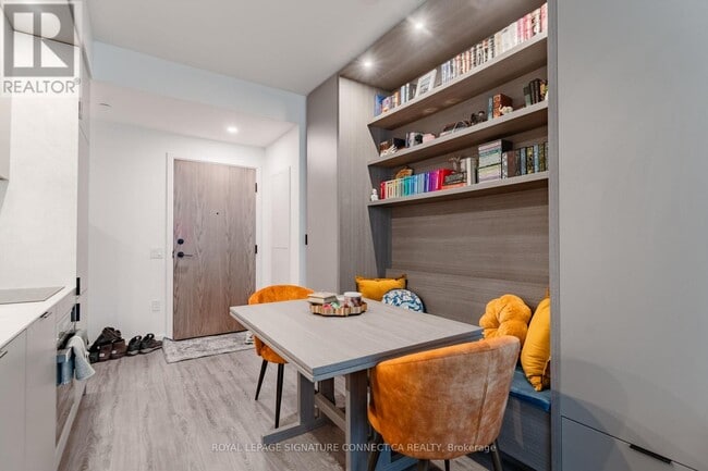 Building Photo - 55 Charles St E