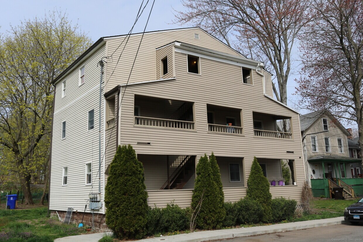 Primary Photo - 125 Bridge St