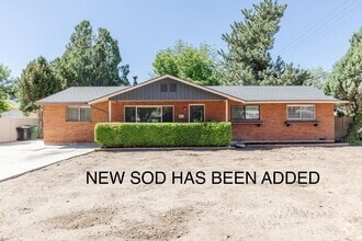 Building Photo - 564 E 700 N