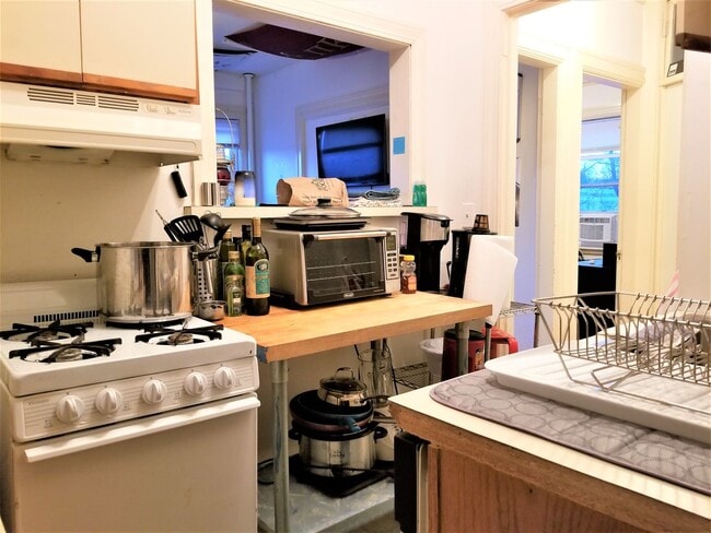 Building Photo - Fenway 2bed / 1bath close to BU available 9/1/2026 no broker fee $3600