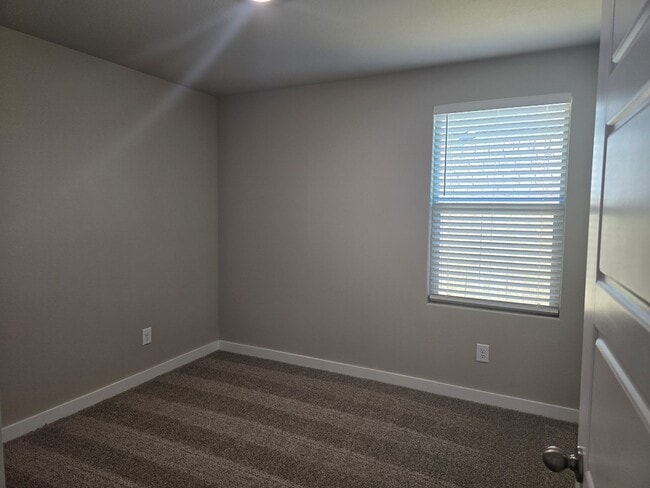 Foto del edificio - 7711 Brown Bark Rd
