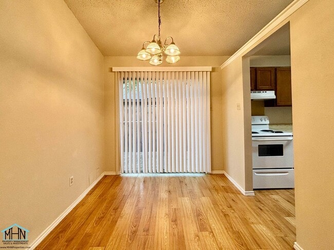 Building Photo - Cute & Cozy Duplex Nestled in a Prime Loca...
