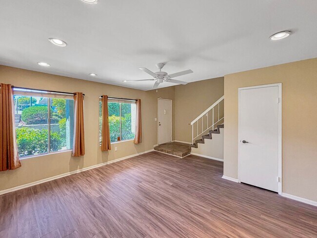 Foto del edificio - Beautiful 3BD/2.5BA Condo in Tierrasanta w...