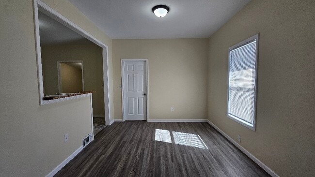 Building Photo - 419 Montrose St