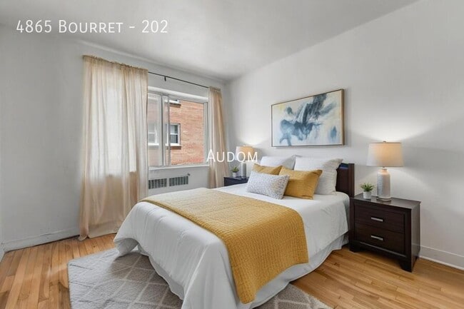 Building Photo - 4865 Av Bourret