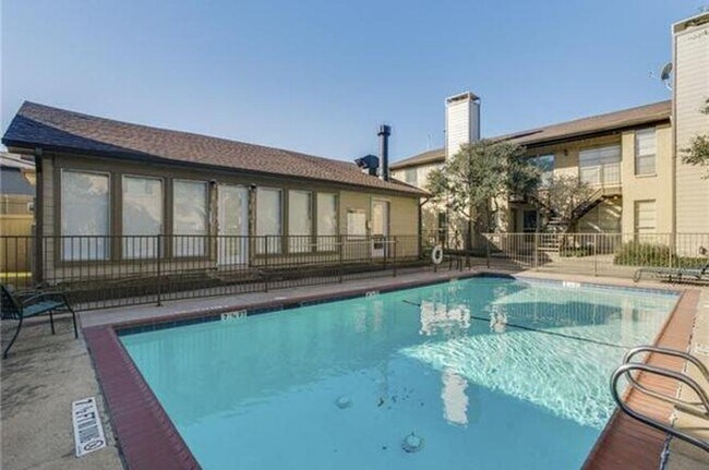 Building Photo - 10650 Steppington Dr