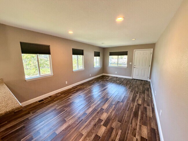 Foto del edificio - Updated 2 Bedroom 1 Bathroom in Grass Valley