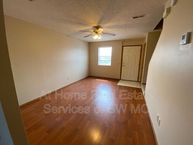 Building Photo - 1167 W Hall St