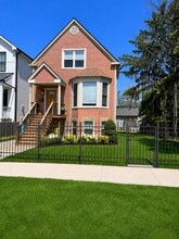 Building Photo - 5328 W Leland Ave