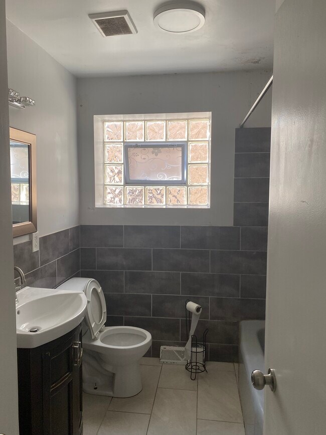 2nd bath - 6107 N Mozart St