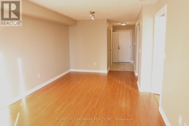 Building Photo - 18-818 Sommerset Way