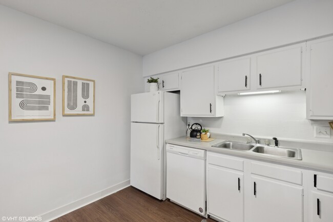 Building Photo - Twin Oaks Residences