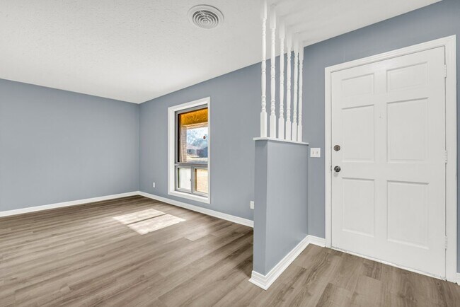 Foto del edificio - 415 Forrest Ct