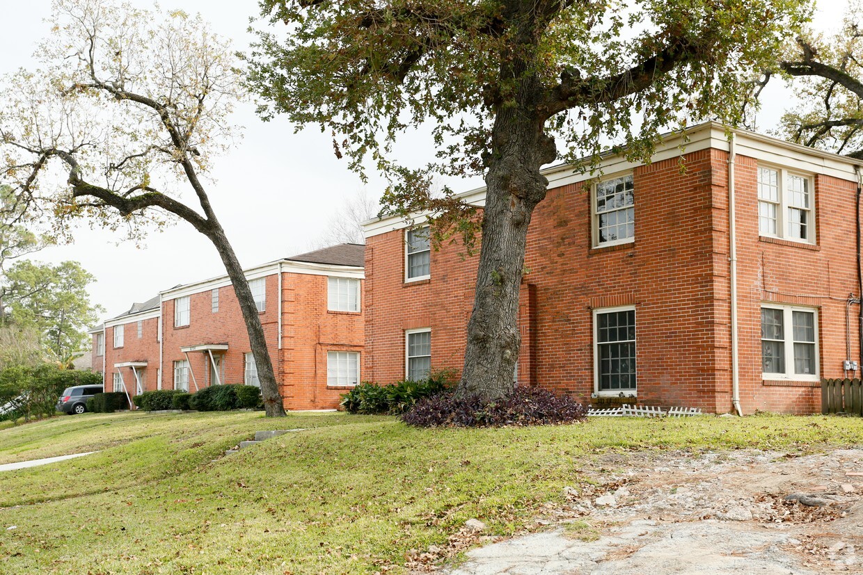 Primary Photo - Idylwood Apartments