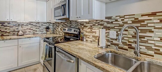 Building Photo - 601 1st St S