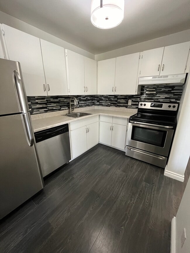 Building Photo - 476 Kenaston Blvd