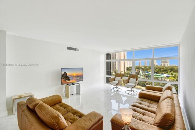 Foto del edificio - 20100 W Country Club Dr