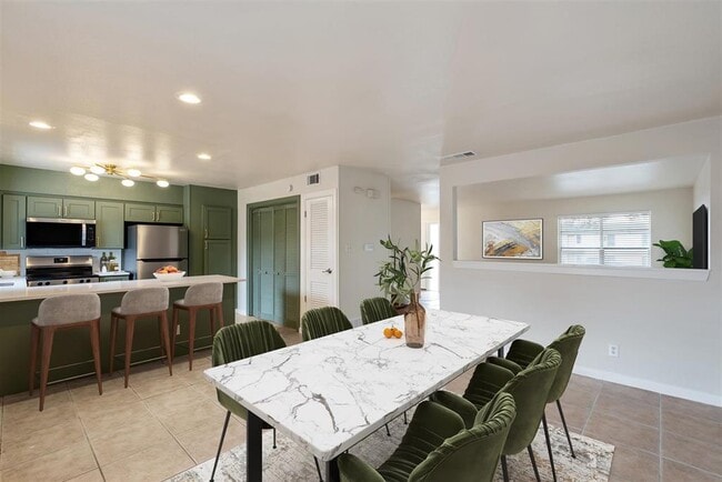 Foto del edificio - 5802 Belmoor Dr