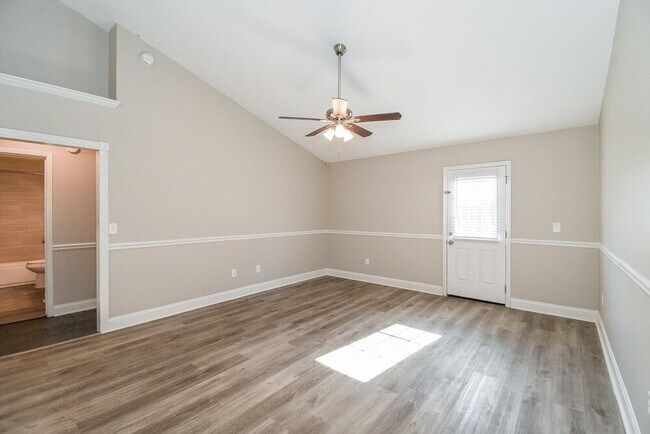 Building Photo - 3083 Wavering Ln