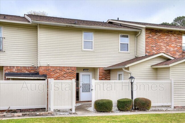 Building Photo - 1637 Goshen C