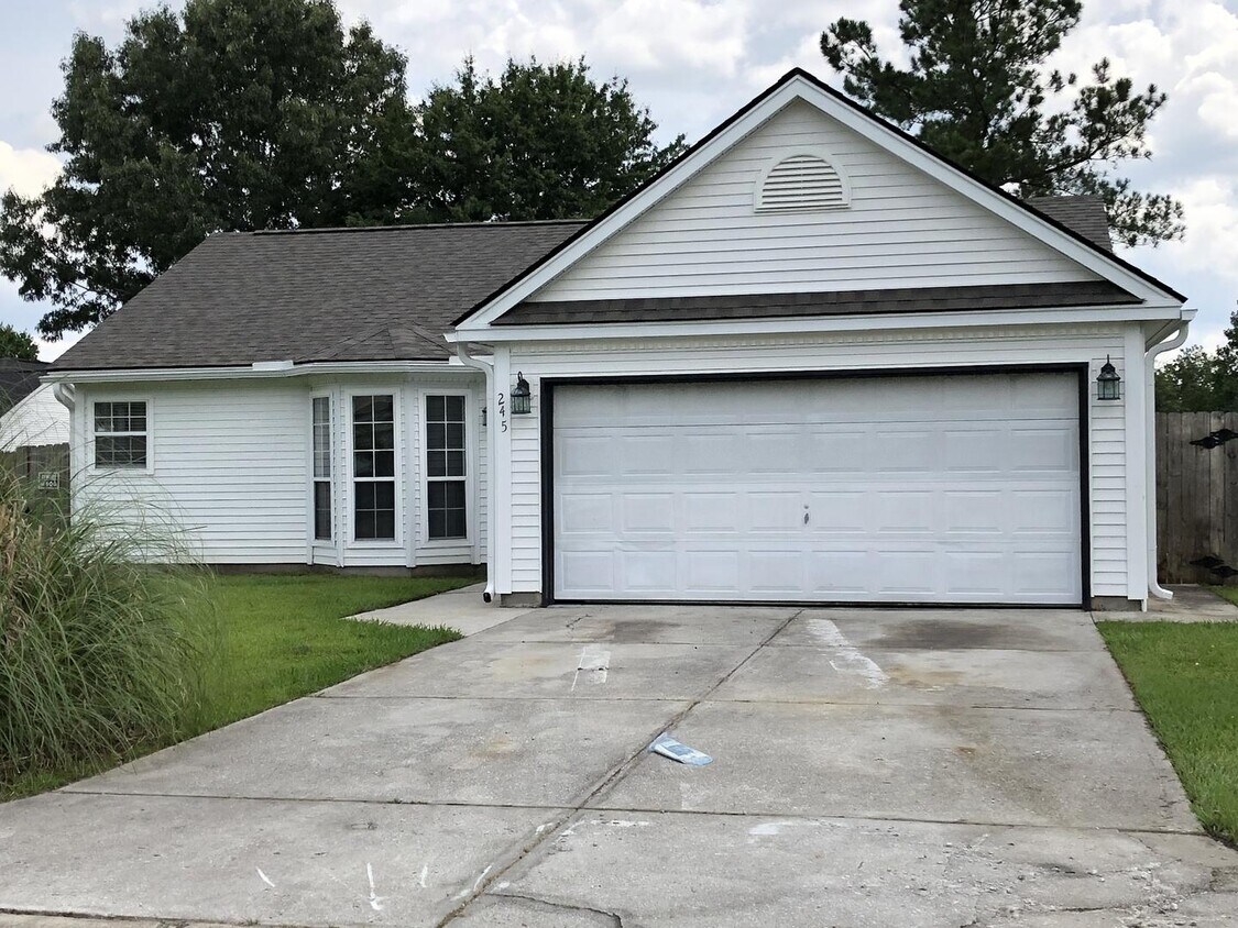 Primary Photo - 245 Hastings Dr