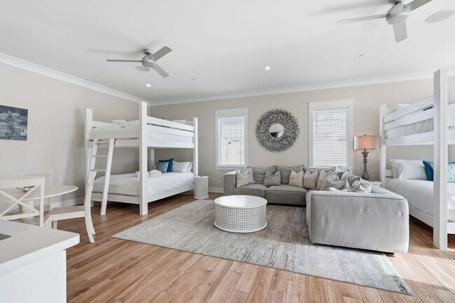 Foto del edificio - 14300 Front Beach Rd
