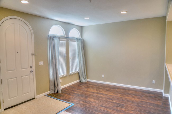 Building Photo - 2258 Winepol Loop